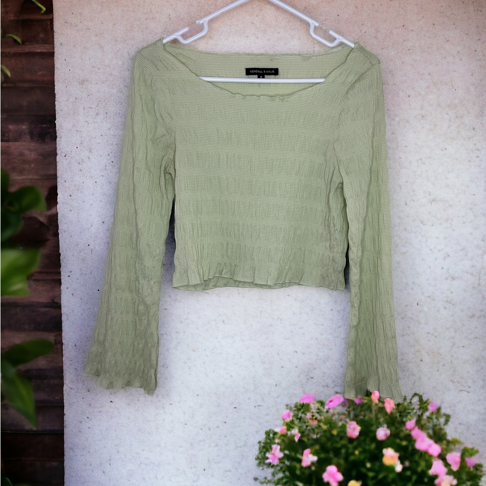 Kendall‎ & Kylie Womens Small Light Green Cropped Blouse Bell Sleeves B-0053